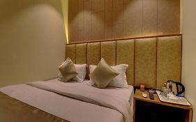 Hotel Amber Suite Near Mumbai Airport